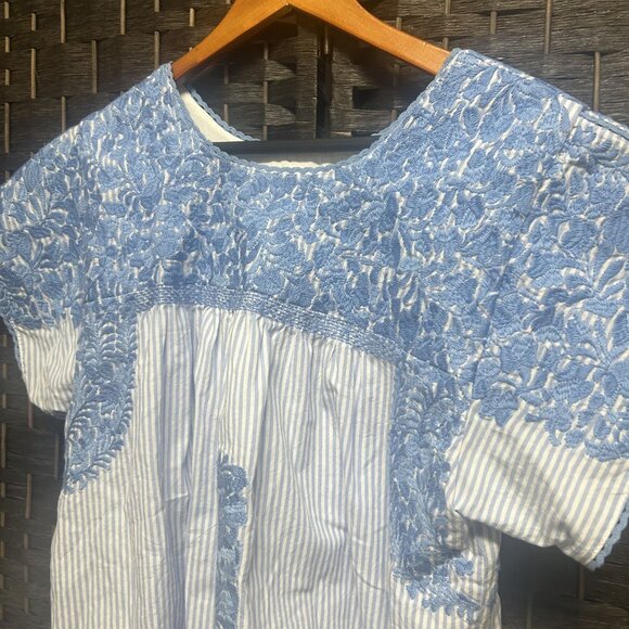 J. Marie Blue White Striped Floral Embroidery Boxy Style Top Size Medium - Picture 4 of 6